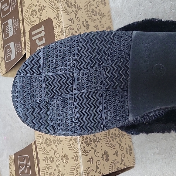 New Woman's Rockwell Slippers - Picture 4 of 5